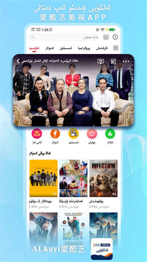 猫咪在铺满银杏叶的透明气泡中翻滚壁纸